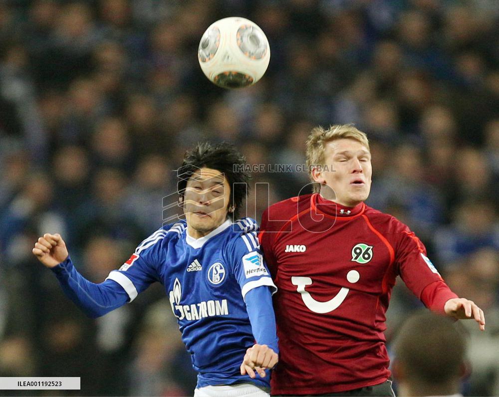 Japan defender Uchida plays in Schalke's win over Hannover