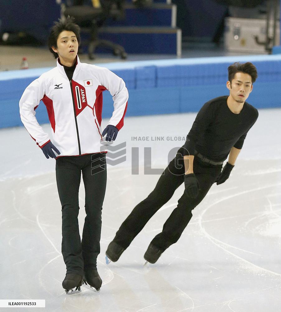 Japanese Figure skaters Hanyu, Takahashi practice in Sochi