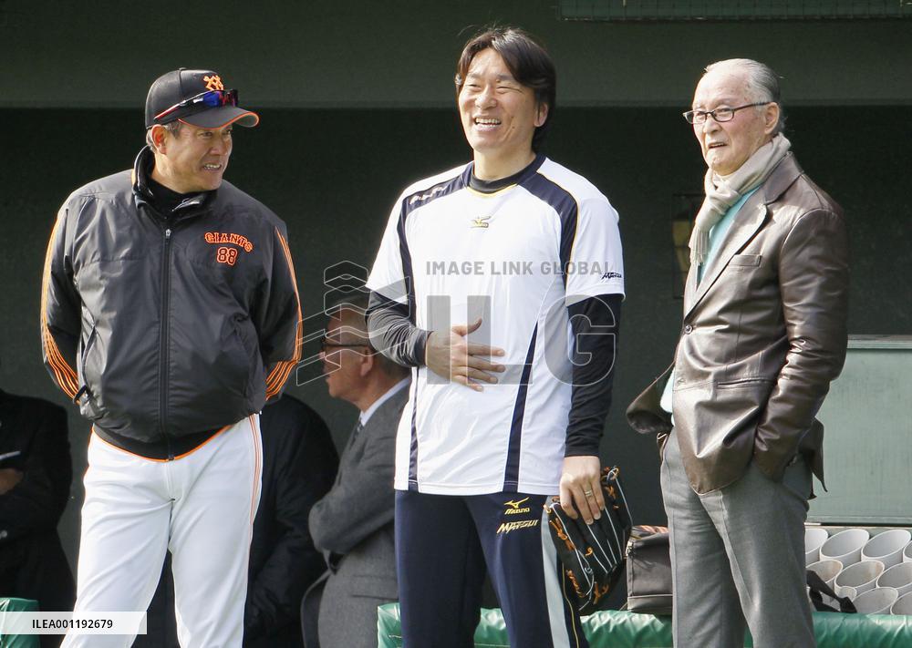 Ex-Giants manager Nagashima visits team's training camp