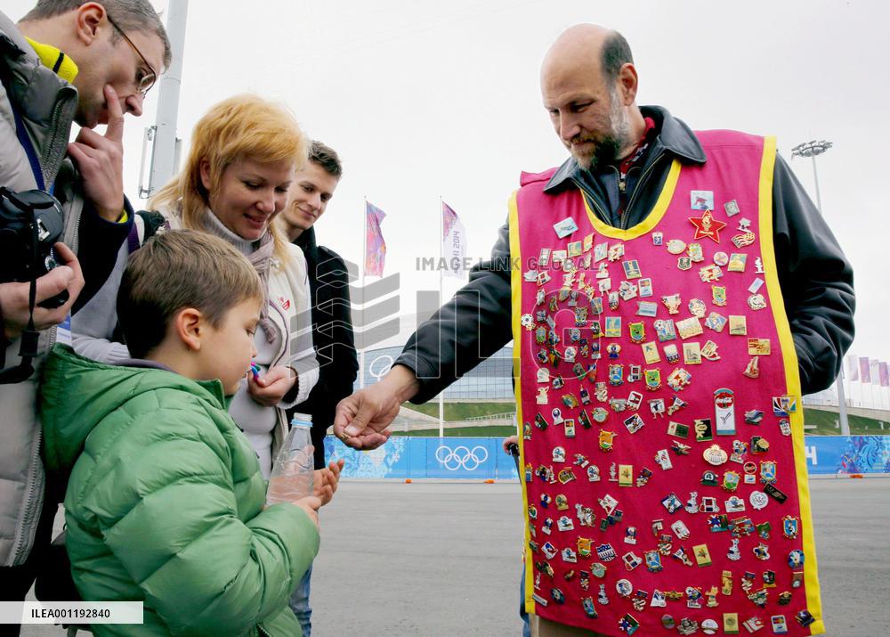 U.S. pin badge collector in Sochi