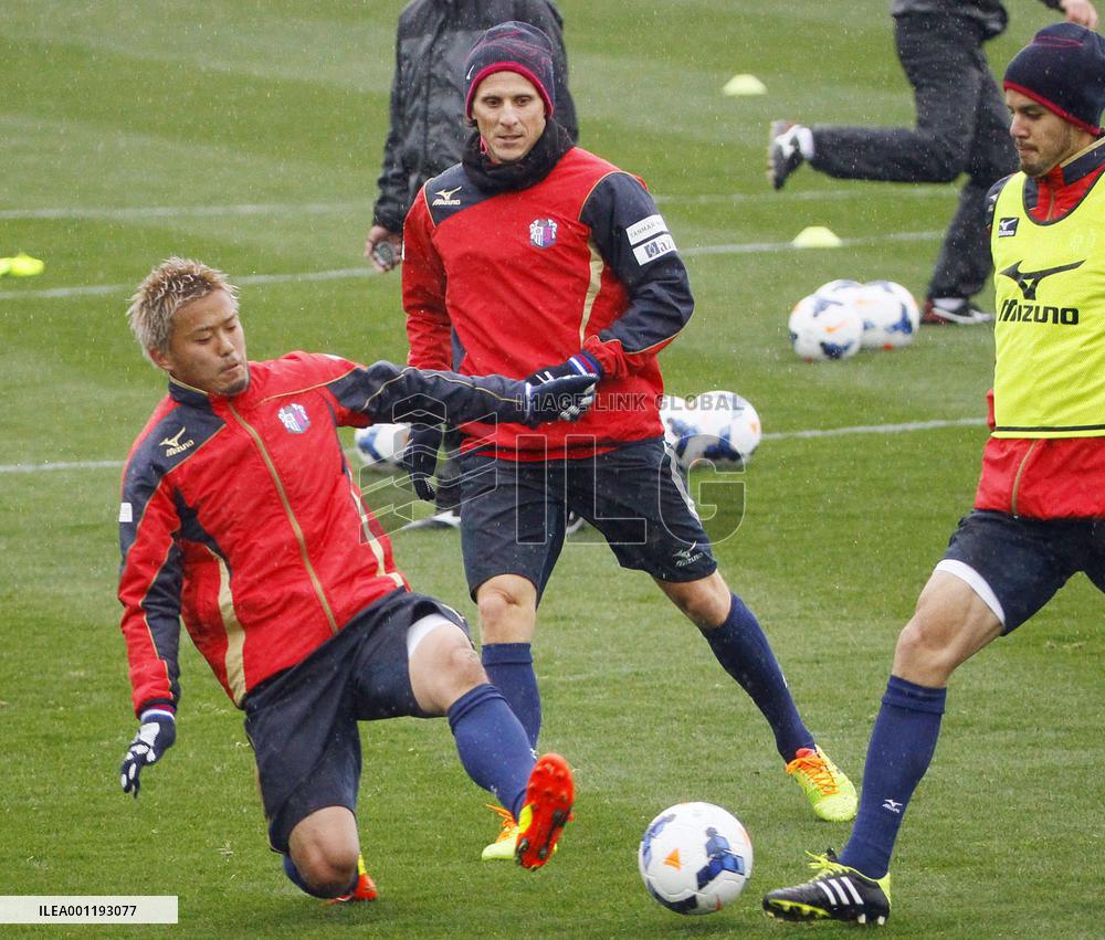 Forlan practices with Cerezo teammates in Miyazaki