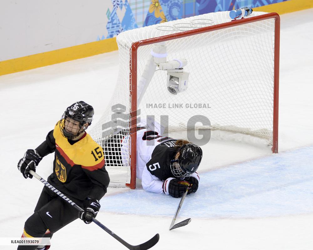 Germany's 4th goal against Japan in women's hockey