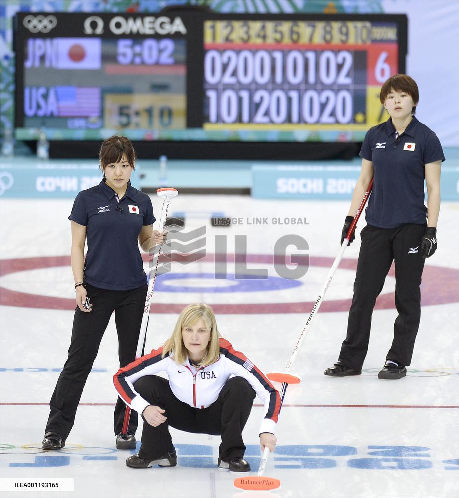 Japan curler Yoshida, Onodera watch U.S. stone