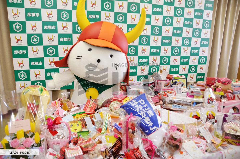 'Hikonyan' mascot gets 305 Valentine chocolate packs