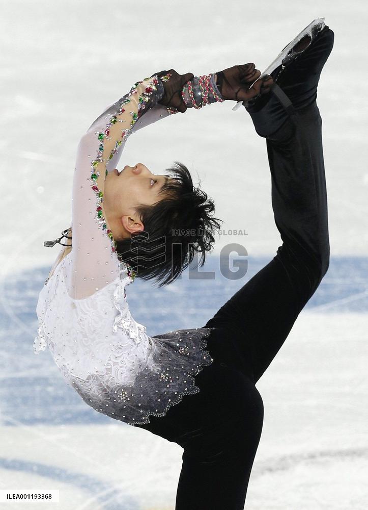 Figure skater Hanyu performs Biellmann spin in free program at Sochi