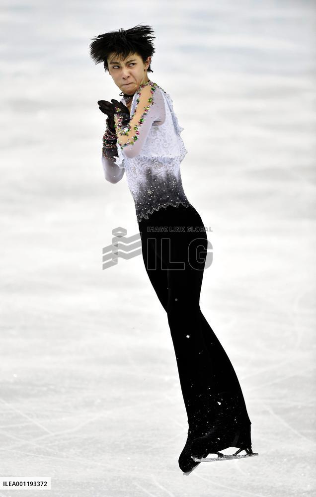 Figure skater Hanyu performs jump in free program at Sochi