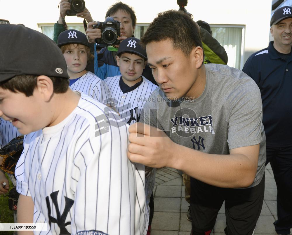 Tanaka kicks off his first spring in majors