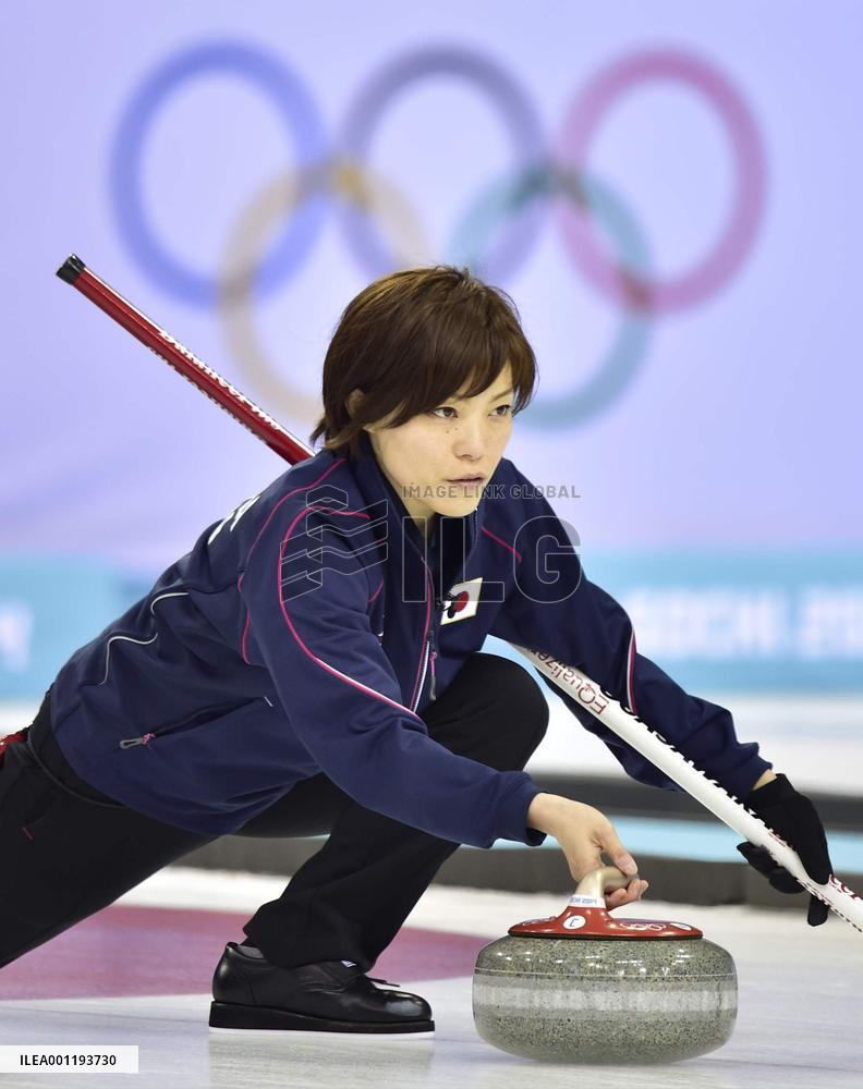 Japan's Ogasawara against China in women's curling