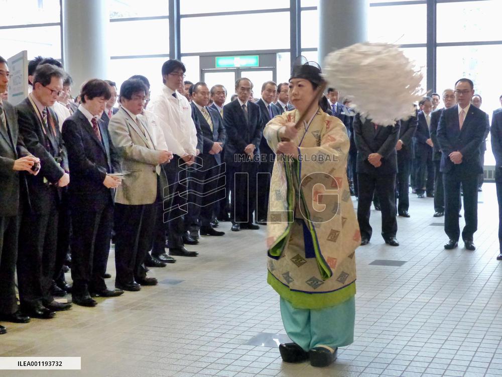 Women's entry into Shinto priesthood increasing