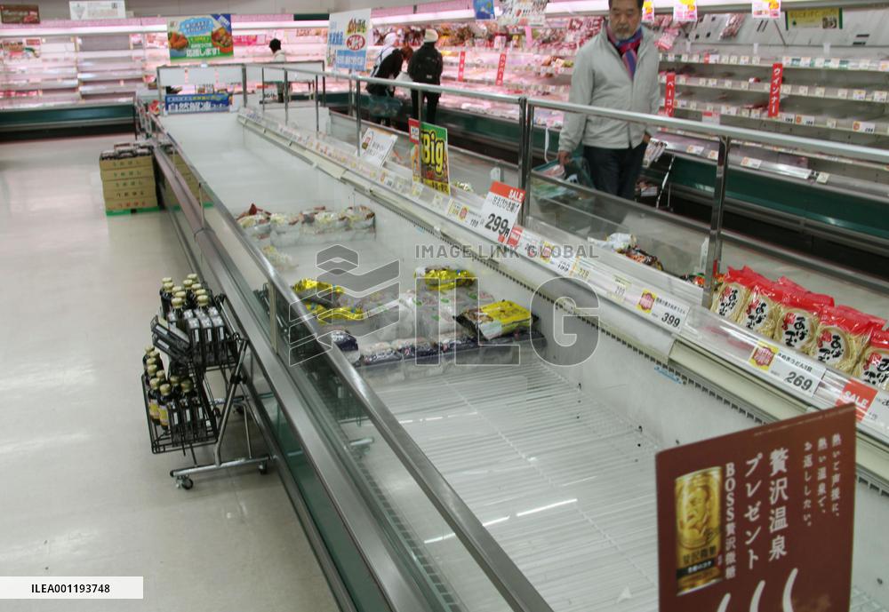 Heavy snow in Japan