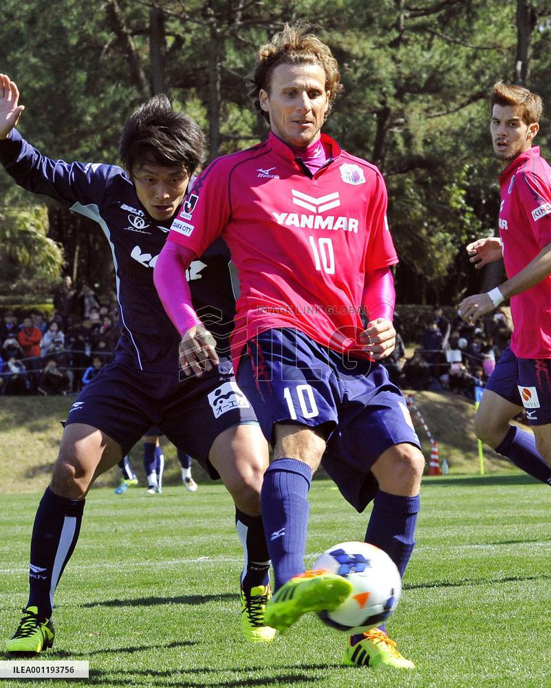 Uruguay striker Forlan of Cerezo Osaka controls ball