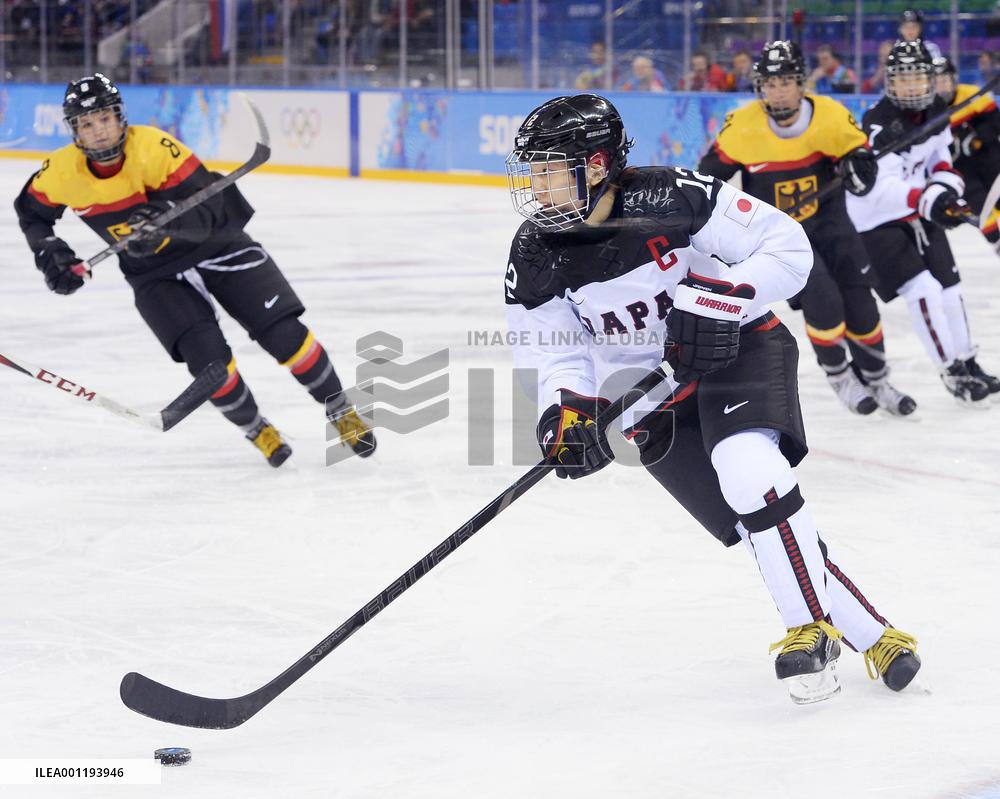 Japan vs Germany in women's ice hockey in Sochi