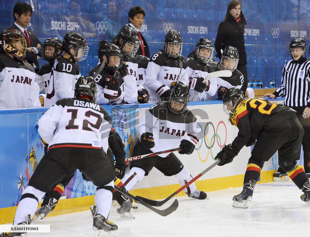 Japan vs Germany in women's ice hockey in Sochi