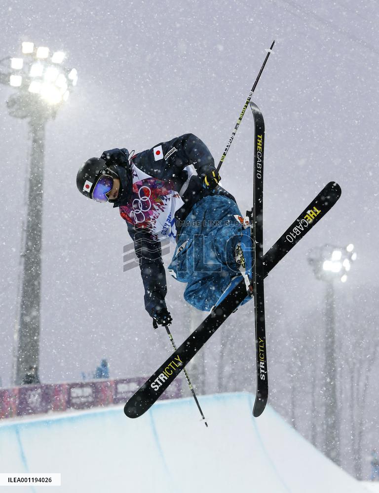 Japan's Tsuda fails in men's skiing halfpipe