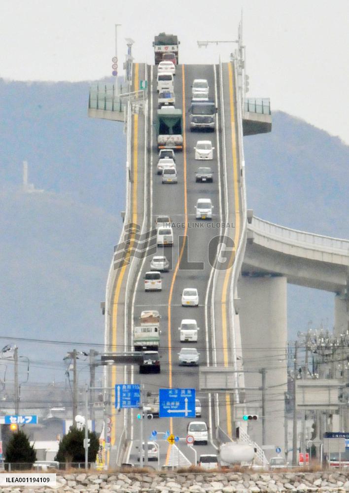 Eshima Ohashi Bridge becomes new sightseeing spot