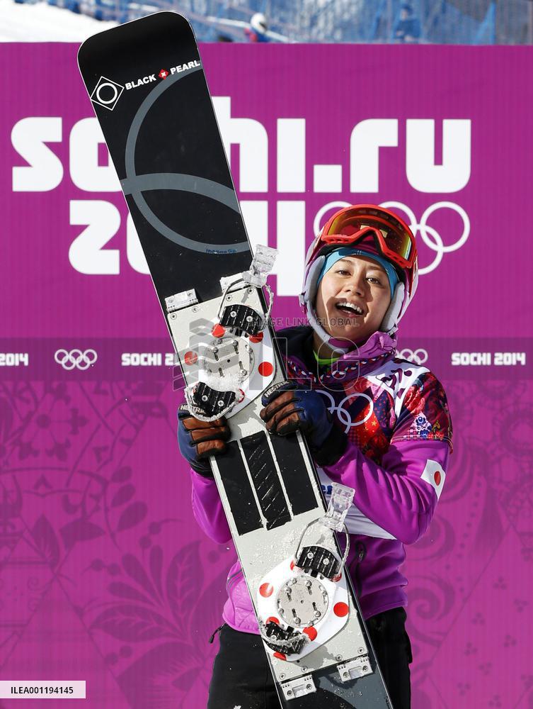 Takeuchi wins silver in women's parallel giant slalom snowboard