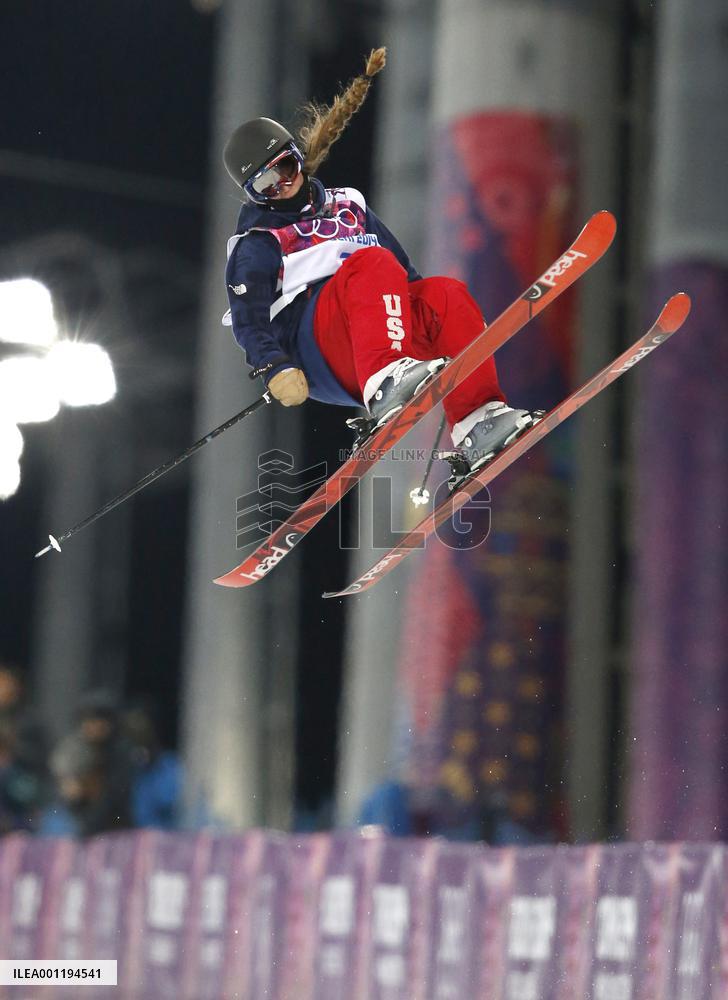 Bowman of U.S. wins gold in women's ski halfpipe