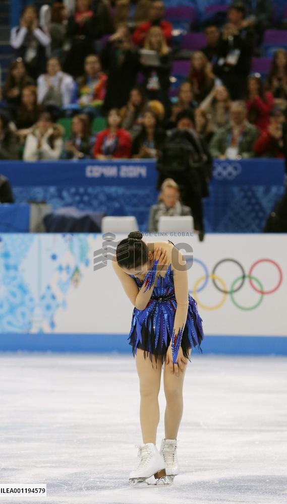 Asada bows after free program at Sochi