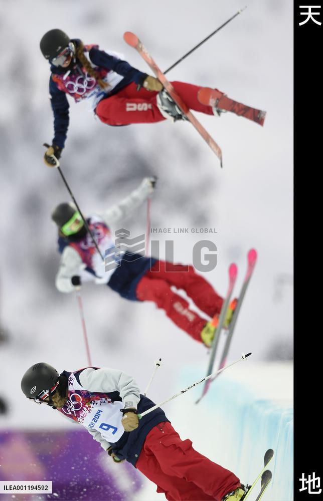 Female freestyle skiers practice halfpipe at Sochi