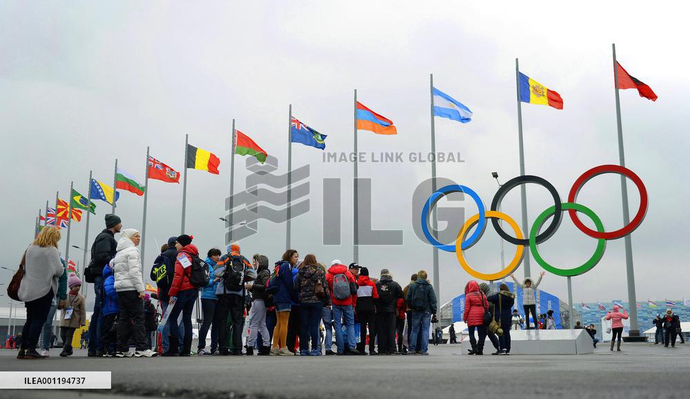 Visitors form long line in front of Olympic logo in Sochi