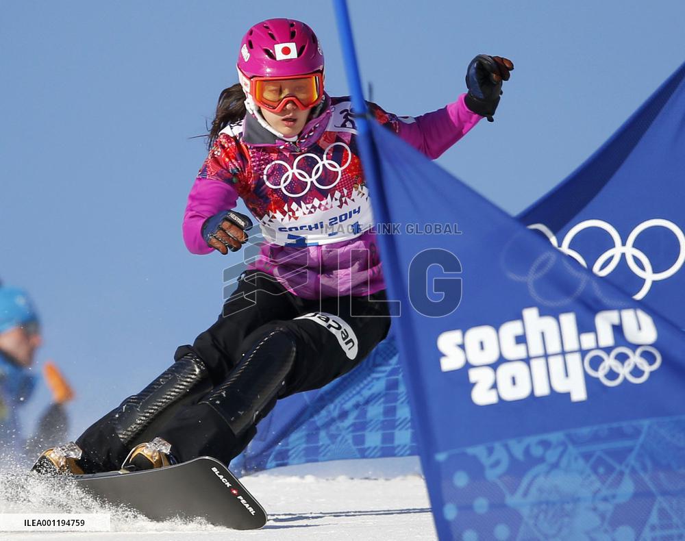 Japan's Takeuchi races in women's snowboard slalom prelim