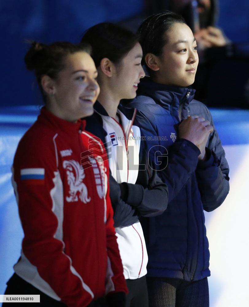 Skaters join practice for figure skating exhibition