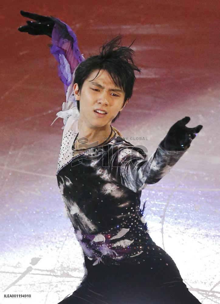 Gold medalist Hanyu performs in figure skating exhibition