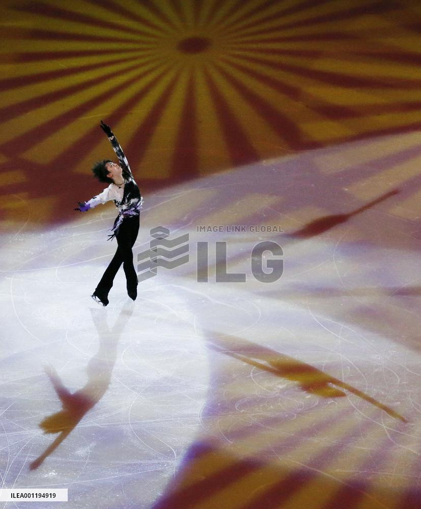 Gold medalist Hanyu performs in figure skating exhibition