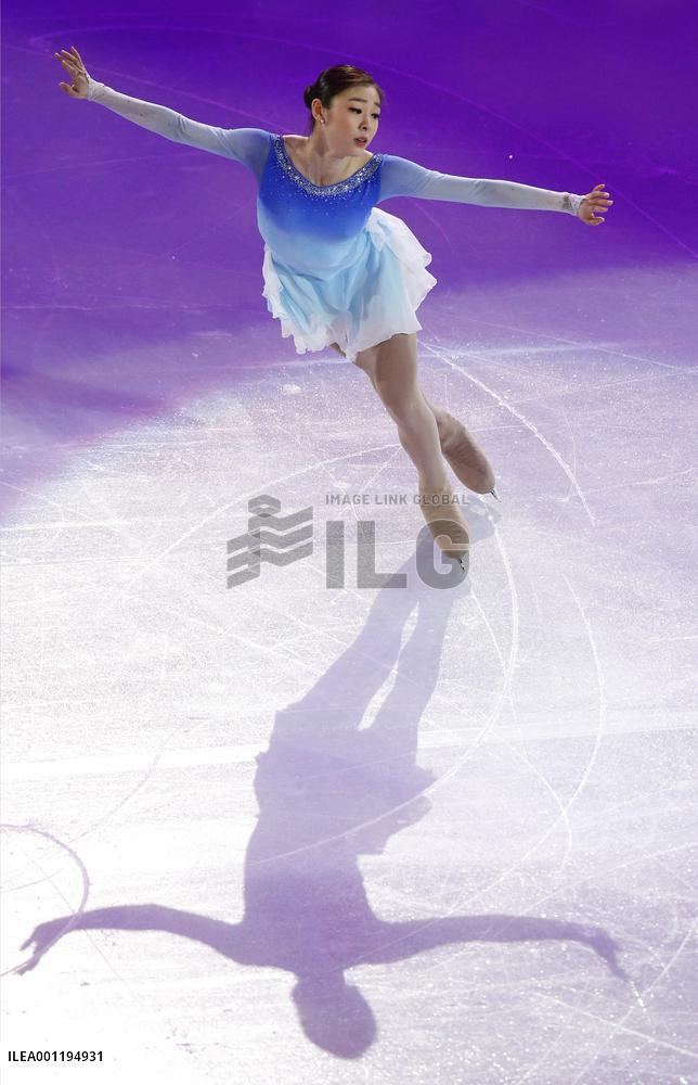 S. Korea's Kim glides at Sochi figure skating exhibition