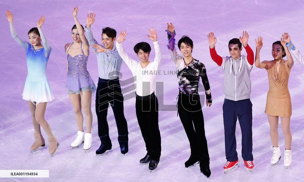 Top figure skaters wave during exhibition in Sochi