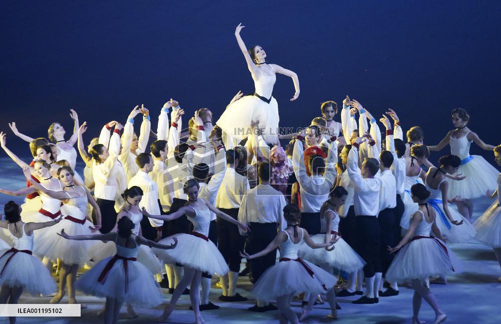 Ballet dancers perform at Closing Ceremony for Sochi Games