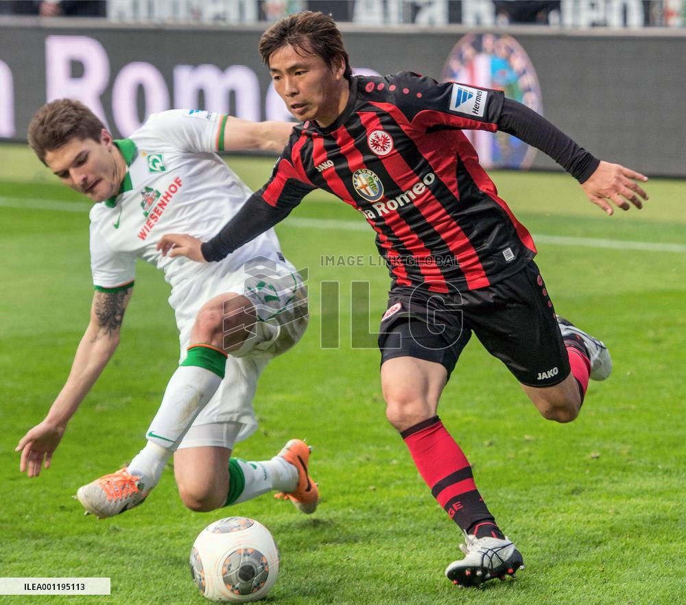 E. Frankfurt's Inui in action against Bremen