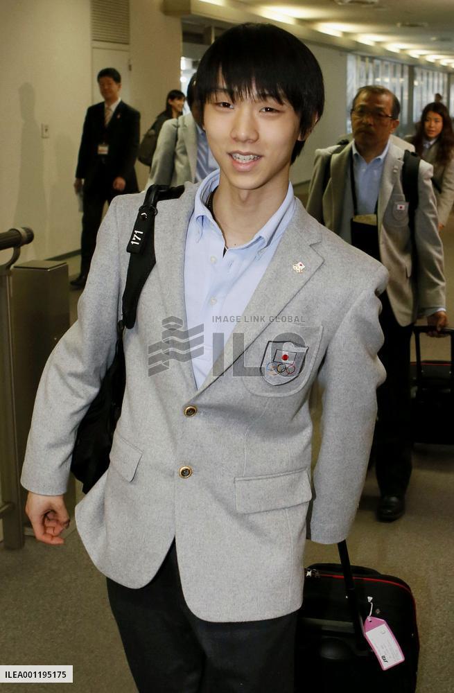 Japanese skaters return from Sochi