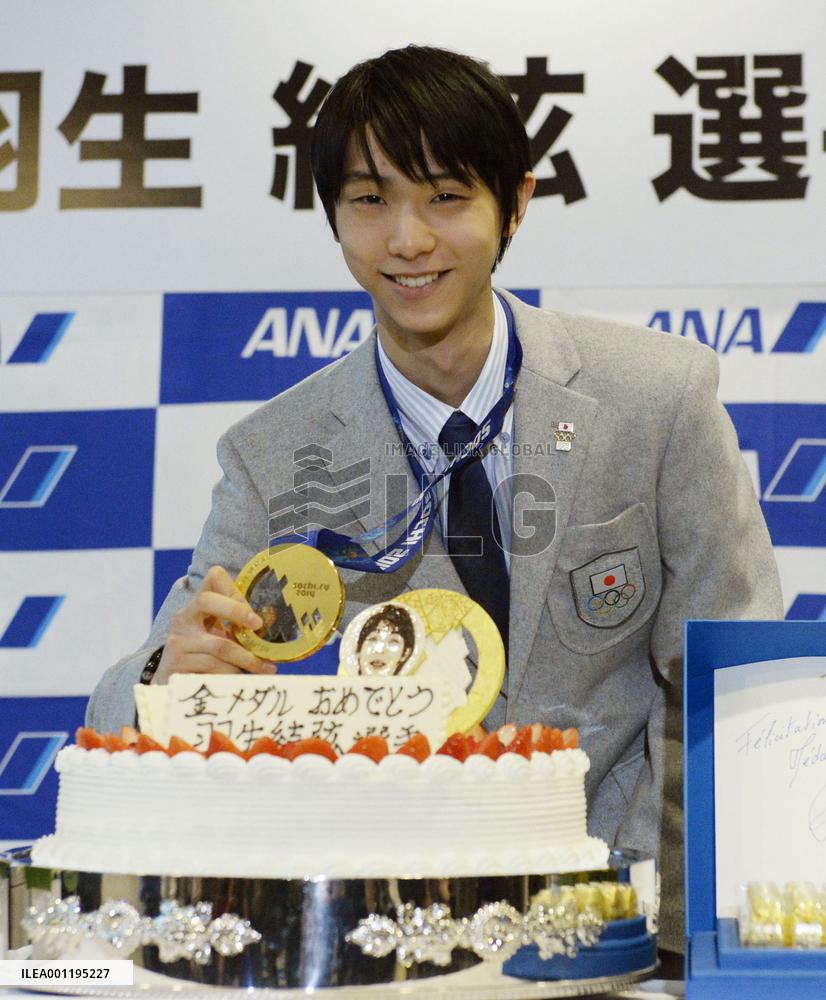 Sochi gold medalist Hanyu gets homecoming welcome
