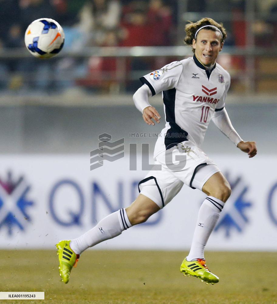 Forlan in ACL opener