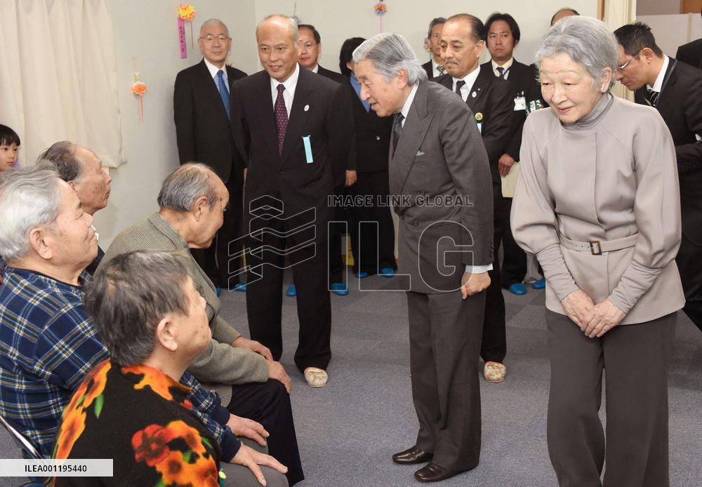 Emperor, empress visit typhoon-hit Izu Oshima Island