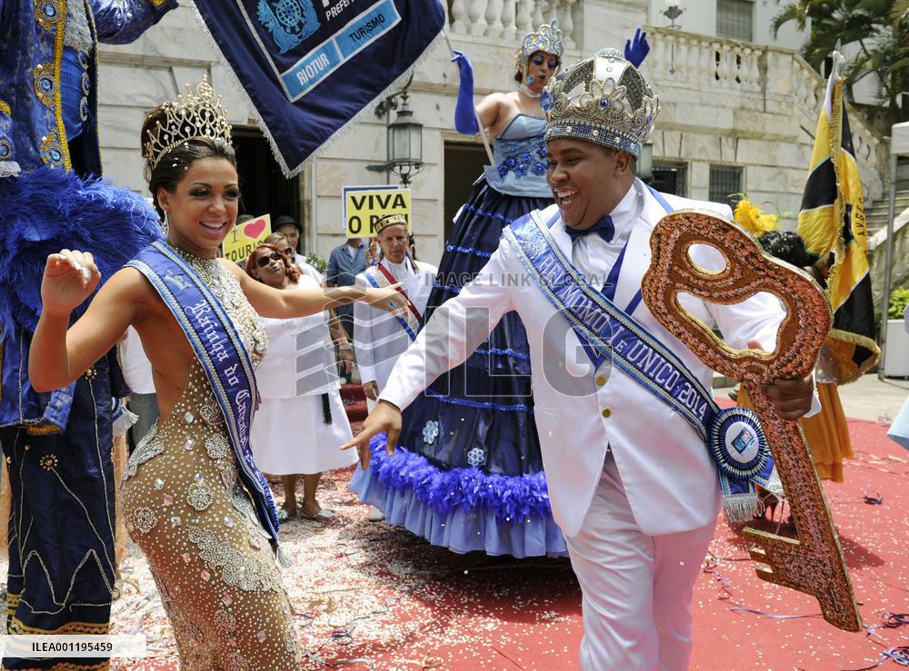'Carnival King' dances with key to start Rio Carnival