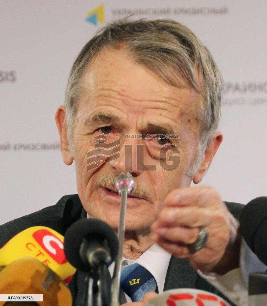 Crimean Tatar activist opposes Russian control of Crimea