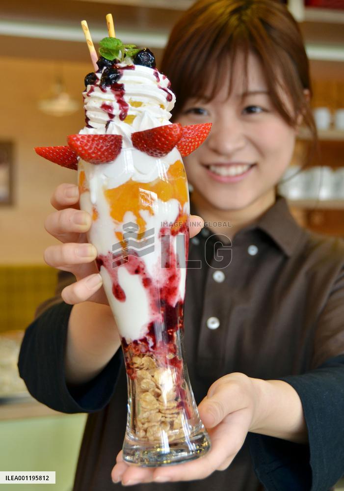 Giant parfait debus as Japan's tallest building opens