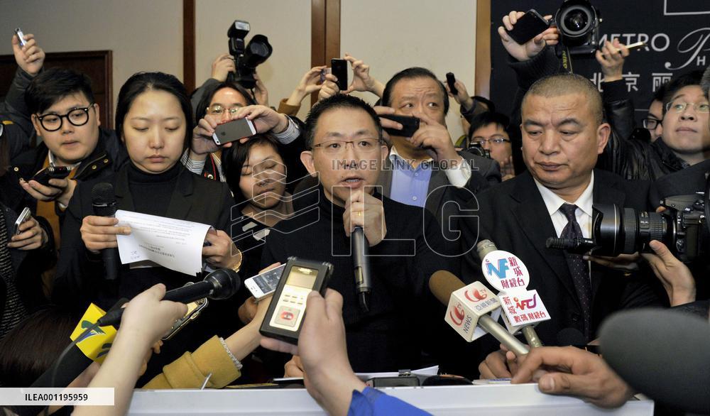 Malaysia Airlines B777 disappears with 239 people aboard