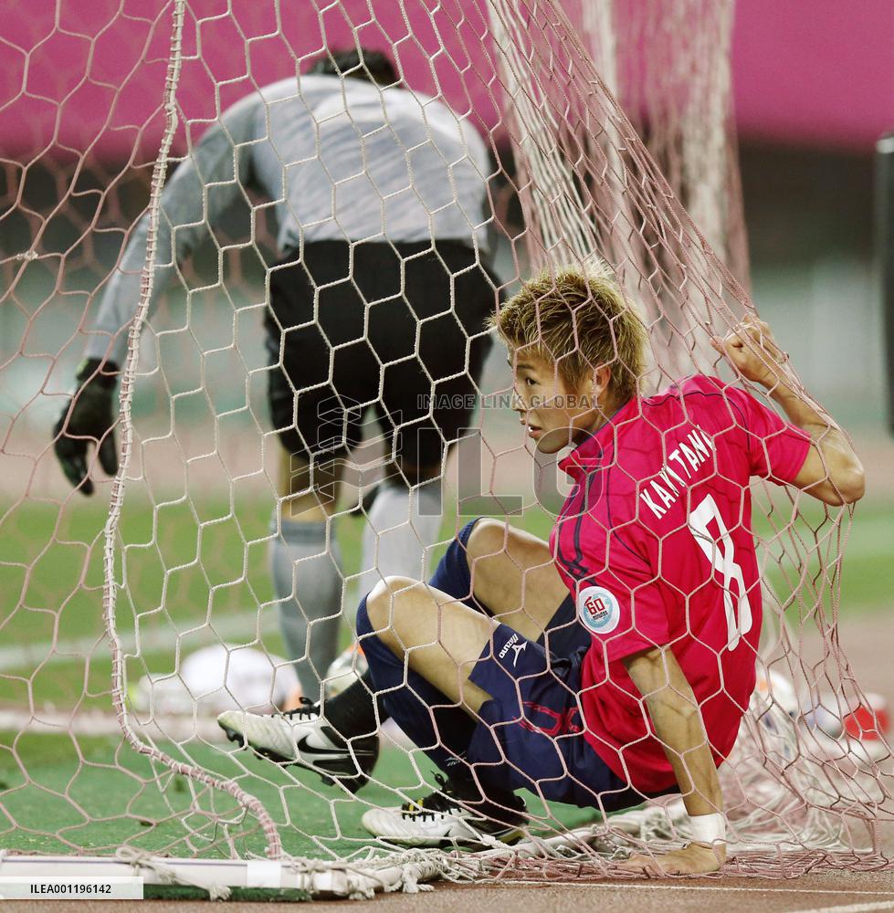 Cerezo's Kakitani in action against Shandon Luneng