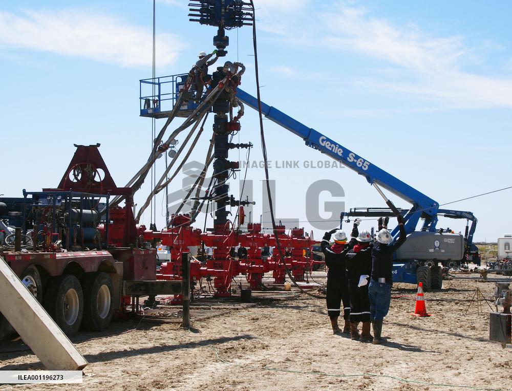 Mining work under way at shale gas field in Texas