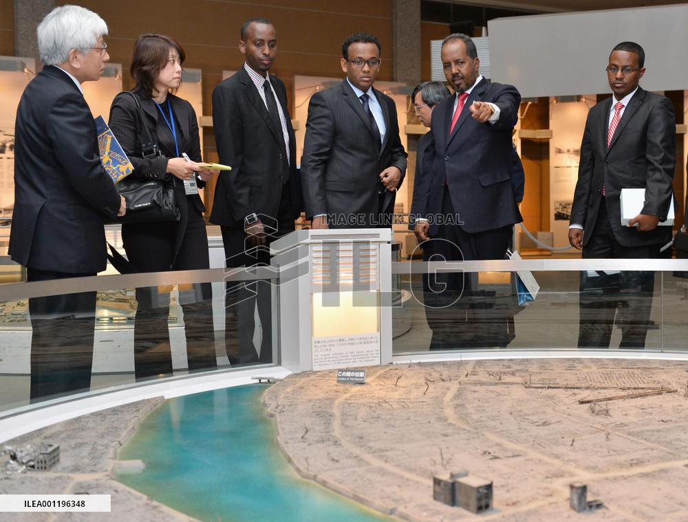Somali president pays visit to Hiroshima memorial park