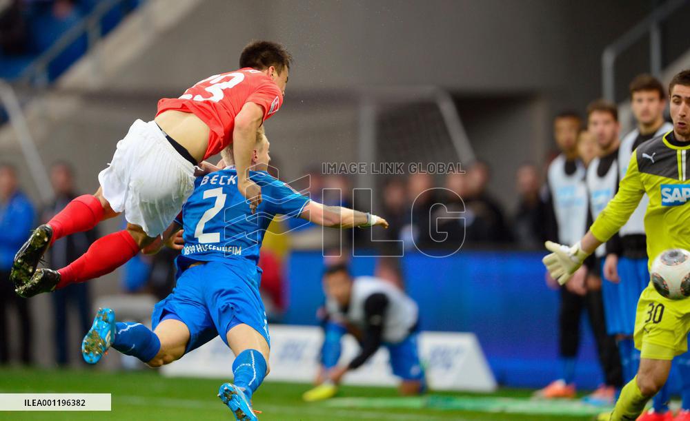 Okazaki of Mainz sores on header against Hoffenheim