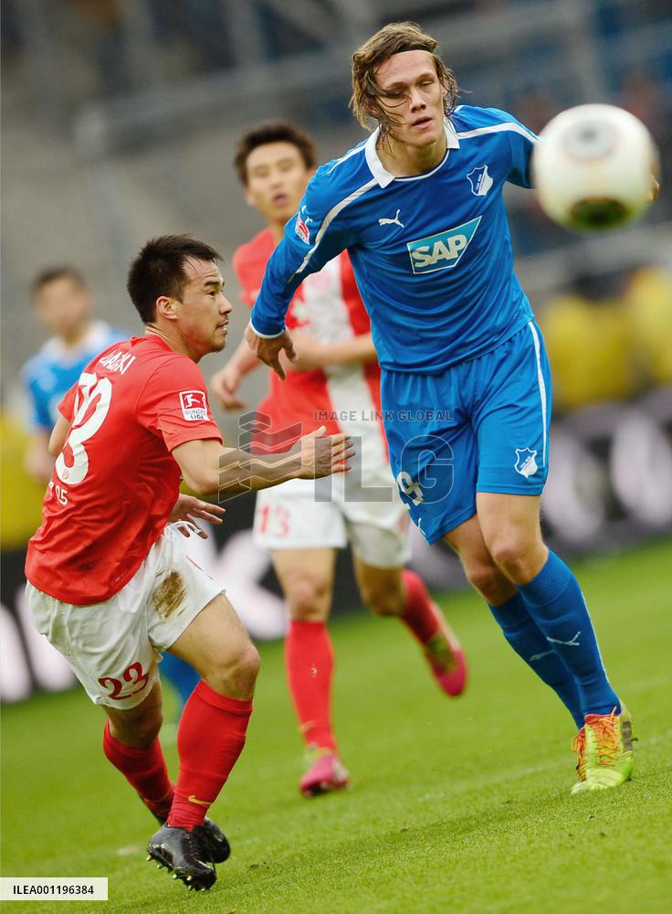 Okazaki of Mainz in action against Hoffenheim