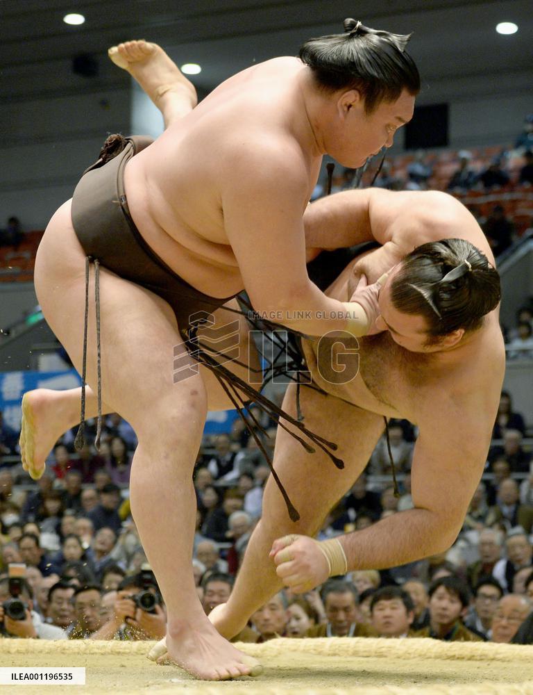 Kotooshu withdraws from meet