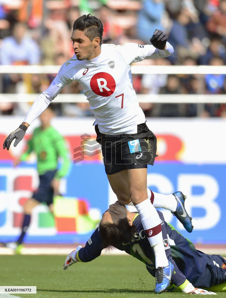 Kobe's Pedro Junior scores goal against Nagoya