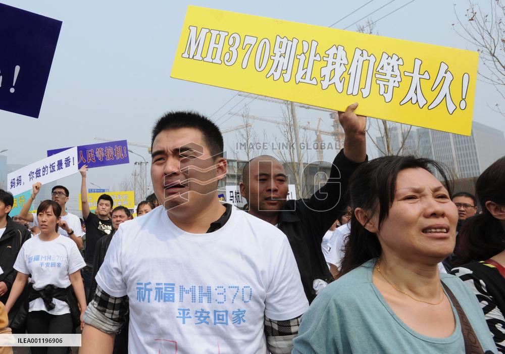 Chinese families protest at Malaysian Embassy