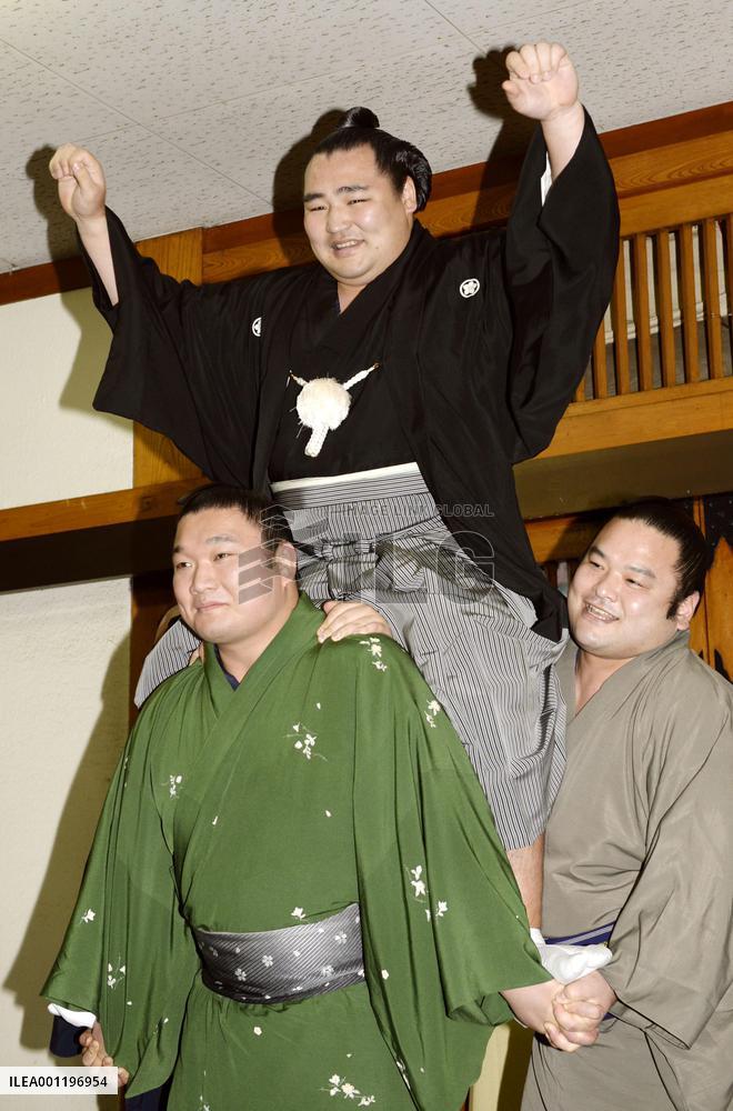 Kakuryu promoted to yokozuna