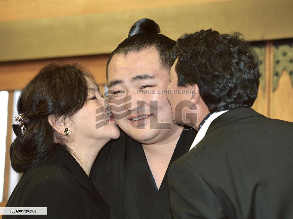 Kakuryu promoted to yokozuna